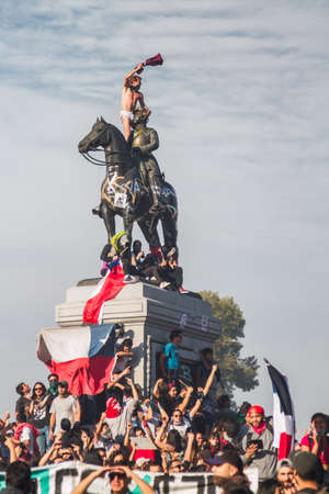 SANTIAGO, CHILE - Nov 28, 2019: The protests show their dissatisfaction with the Chilean government due to the social crisis that plagues President PiÃ±era and Chileのeditorial素材