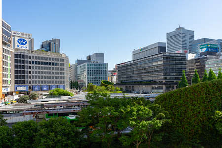 SHINJUKU, TOKYO, JAPAN - May 07, 2020: Shots from Shinjuku, Tokyo, Japan during the emergency declaration stay-at-home call.のeditorial素材