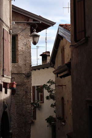 A closeup vertical shot of buildings with a gloomy skyの写真素材