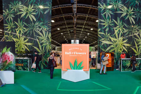SANTA ROSA, UNITED STATES - Sep 18, 2018: Entrance with attendees at Hall of Flowers Cannabis Tradeshow in Santa Rosa, Californiaのeditorial素材