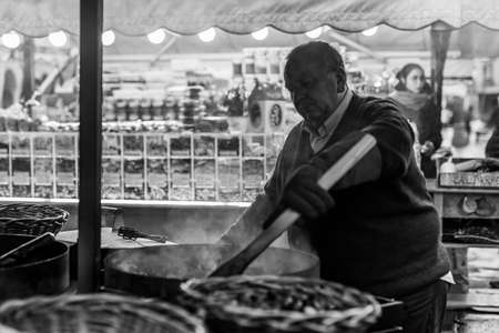 PADUA, ITALY - Nov 01, 2019: characteristic Italian chestnut trader in the historic center during an ordinary wet Sunday afternoonのeditorial素材