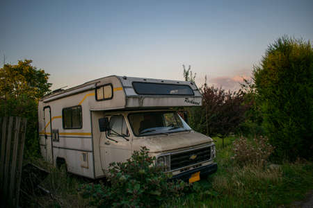GELDERMALSEN, NETHERLANDS - Aug 12, 2016: An old van somewhere in the city of Geldermalsenのeditorial素材