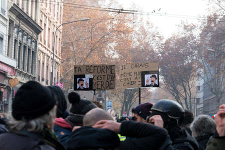 LYON, FRANCE - Dec 05, 2019: Manifestation contre la rÃ©forme des retraites Ã  Lyon le 5 dÃ©cembre 2019.のeditorial素材