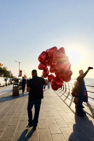 ISTANBUL, TURKEY - Nov 15, 2019: Red balloons in bridge, people sell red balloonsのeditorial素材