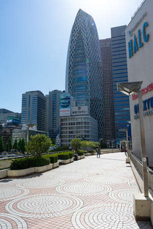 SHINJUKU, TOKYO, JAPAN - May 07, 2020: Shots from Shinjuku, Tokyo, Japan during the COVID-19 emergency declaration stay-at-home call.のeditorial素材
