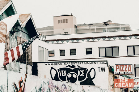 VENICE BEACH, CA, UNITED STATES - Sep 12, 2018: A photo of the skyline in Venice Beach, Ca, including wall art.のeditorial素材