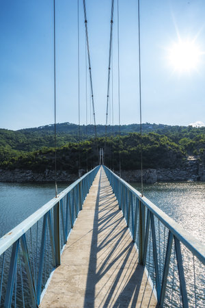 A vertical high angle shot of the suspension bridge over the Kardzhali dam, Bulgariaの写真素材