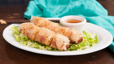 crispy vietnamese sprill roll or egg roll
