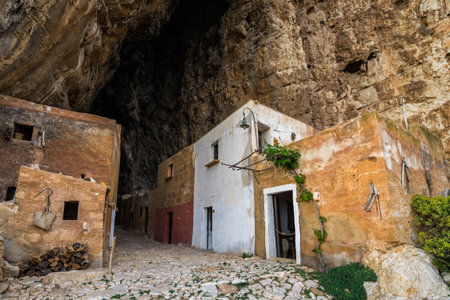 A low angle shot of an open-air museum at Mangiapane cave or âGrotta Mangiapaneâ in Custonac, Sicilyのeditorial素材