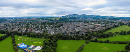Aerial view over The Meadows towards, Marchmont and The Pentlands, Edinburgh, Scotland, UK.のeditorial素材