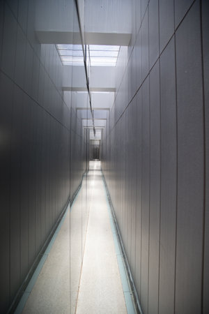 A vertical shot of a narrow pathway in the middle of wallsのeditorial素材
