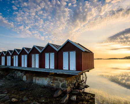 The small cottages on the coastline of a lake in Swedenのeditorial素材