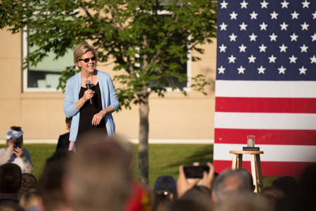 ST PAUL, UNITED STATES - Aug 19, 2019: Elizabeth Warren holds rally at Macalester College promoting her presidential campaignのeditorial素材