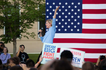 ST PAUL, UNITED STATES - Aug 19, 2019: Elizabeth Warren holds rally at Macalester College promoting her presidential campaignのeditorial素材