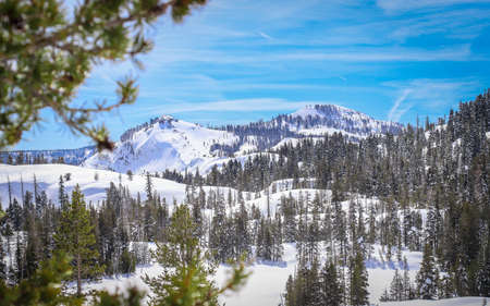 TRUCKEE, CALIFORNIA, UNITED STATES - Dec 23, 2019: A view of the northern Sierra Nevada mountains from Summit Lake during winter conditions.の写真素材