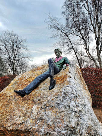 That's a sculpture of The Oscar Wilde Memorial in a place called Merrion Square in Dublin.のeditorial素材