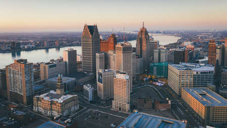 November sunrise on the city of Detroit, MI. Ambassador Bridge in the background.のeditorial素材