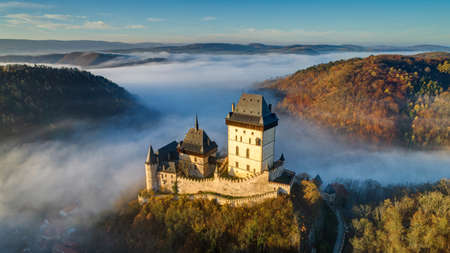 KARLÅ¡TEJN, BEROUN, CZECH REPUBLIC - Nov 10, 2019: Stunning aerial shot of Karlstejn Castle - the most famous medieval landmark in the Czech Republic from 14th Century built by Charles IV.のeditorial素材