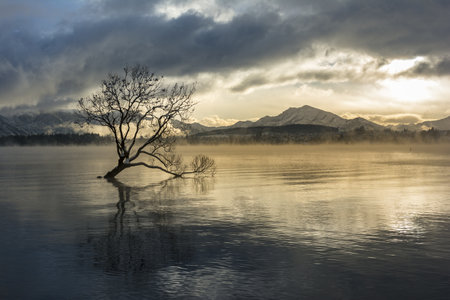 A breathtaking shot of the Lake Wanaka in Wanaka village, New Zealandの写真素材