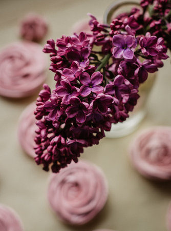 A vertical shot of a lavender flower in a vase indoors - perfect for backgroundの写真素材