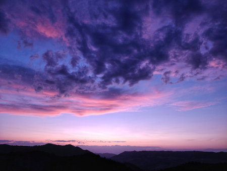 A breathtaking shot of a purple sunset in the mountains -  concept of nature and outdoorsの写真素材