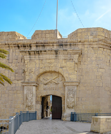 A vertical shot of the gate of Malta at War Museum under a blue sky in Birguのeditorial素材