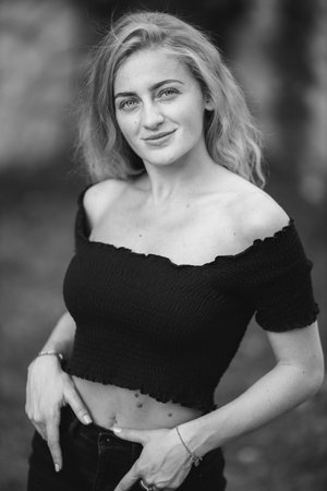 A vertical grayscale shot of beautiful smiling girlの写真素材