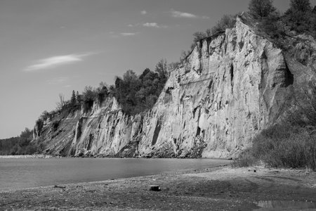 A grayscale shot of a cliff near the seaの写真素材