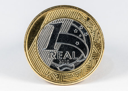 A closeup shot of a metal 1 Brazilian real coin on a white backgroundの写真素材