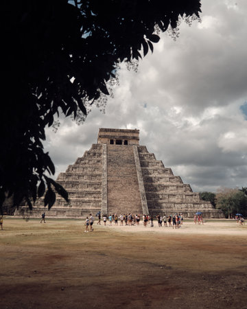 A vertical shot of a Mesoamerican pyramid in Chichen Itza, Mexicoの写真素材