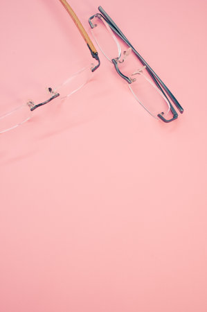 A vertical shot of glasses on a pink background with space for textの写真素材
