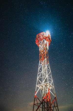 A low-angle shot of a radio tower in the radio starry night skyの写真素材