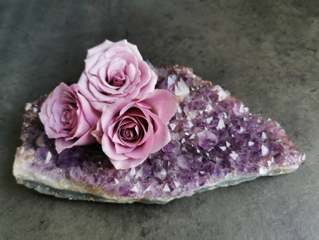 A decoration with pink roses and amethyst druseの写真素材