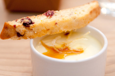A closeup shot of a long cookie with vanilla puddingの写真素材