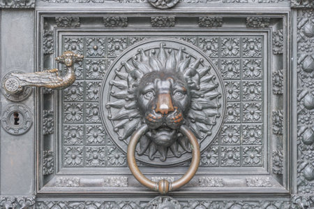 A closeup shot of an ancient door knocker captured in Cologne, Germanyの写真素材