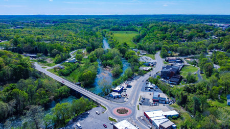 A drone view of the NC circle with River Smith surrounded by greenery under the sunlight in the USの写真素材