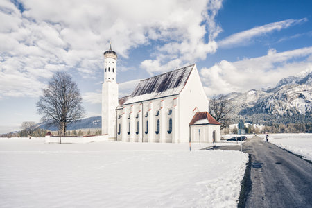 A closeup shot of a road leads to the Saint Coloman in Fussen, Germanyの写真素材