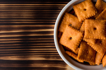 A top view of crackers in the bowl on the wooden tableの写真素材