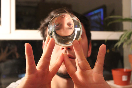 A closeup shot of a magician who performs tricks with a ball in Argentinaの写真素材