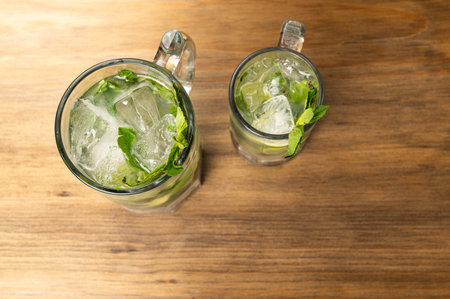A closeup shot of iced Mojito cocktailsの写真素材