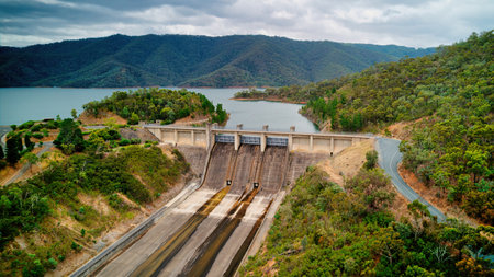 Aerial view of the Lake Eildon hydroelectric infrastructure dam and surroundsの写真素材