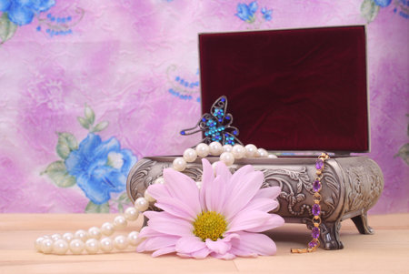 Jewelry With Flower and Jewelry Box With Purple Backgroundの写真素材