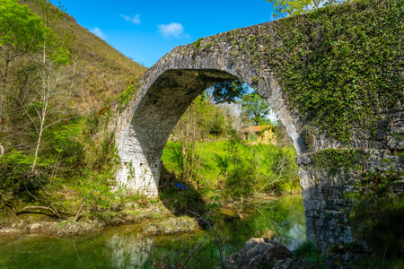Roman bridge on the path between the Tornin to the Olla de San Vicente, near Cangas de Onis. Asturias. Spainの写真素材