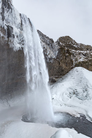 A vertical shot of the waterfall in Seljalandsfoss, Icelandの写真素材