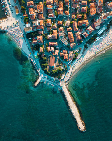 A bird's eye view of a blue beach with a peninsulaの写真素材