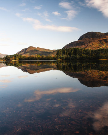 A beautiful view of a lake in a mountainの写真素材