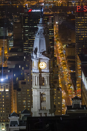 A high angle shot of the city of Philadelphia at nightの写真素材
