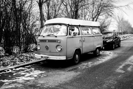 A grayscale shot of the old carの写真素材