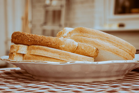 The bread on the plate at the table