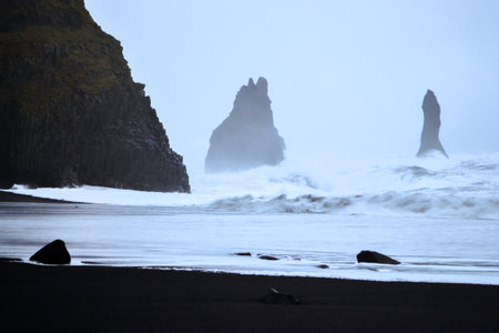 A mesmerizing shot of a seascape during the day in Iceland